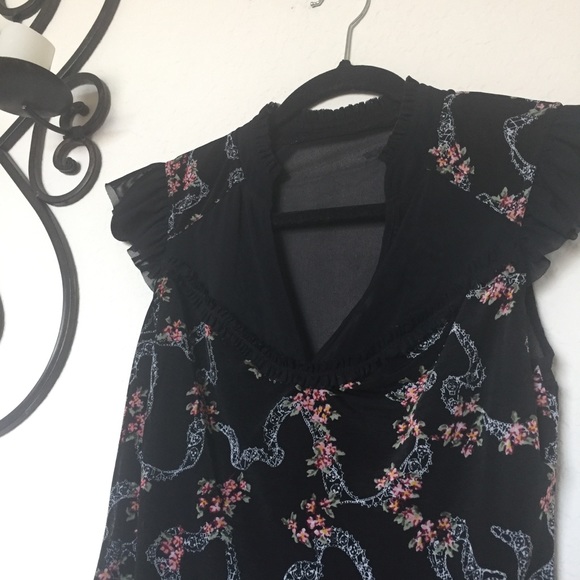 Guess Mesh Ruffle Sleeve Print Top Vneck Sz S - Picture 4 of 7